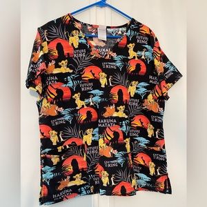 💙❤️Lion King Scrub top size Large❤️💙